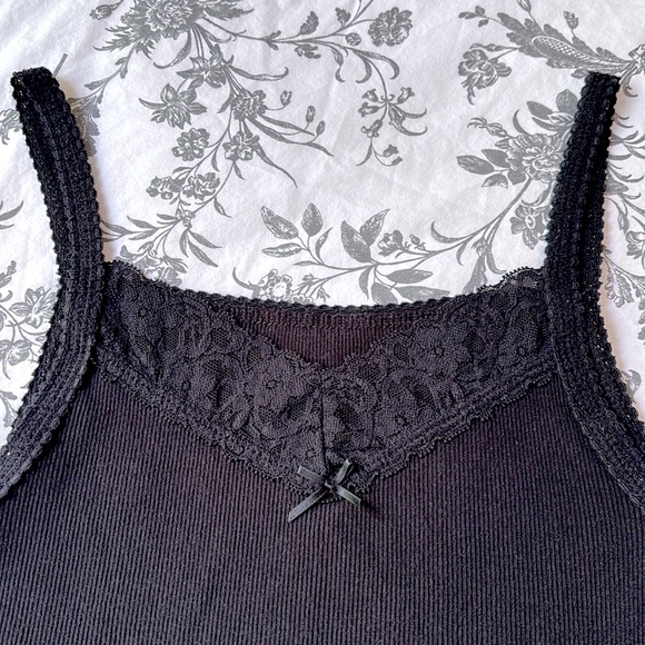 Brandy Melville Arden Tank - Picture 7 of 8